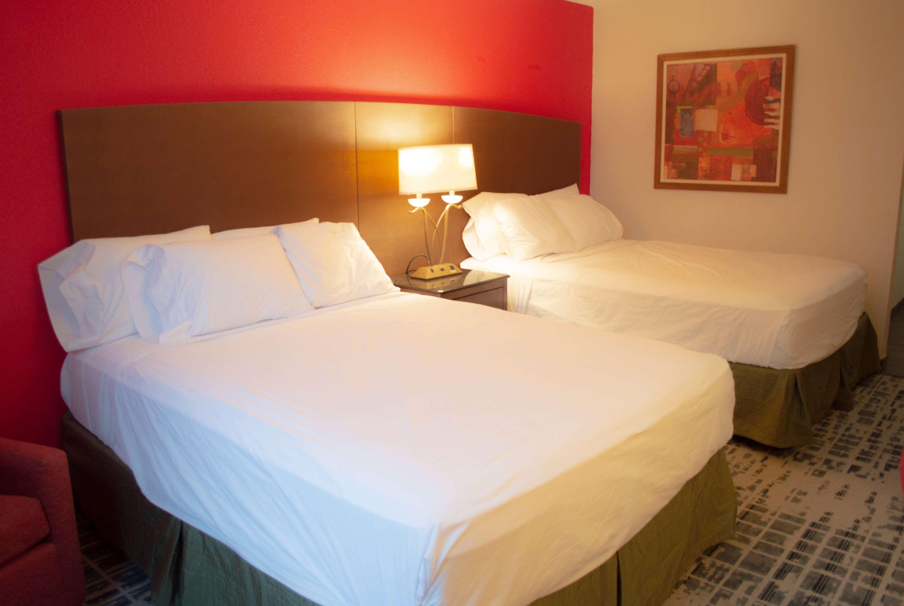 Baymont By Wyndham Ferndale/Royal Oak Hotel Eksteriør billede