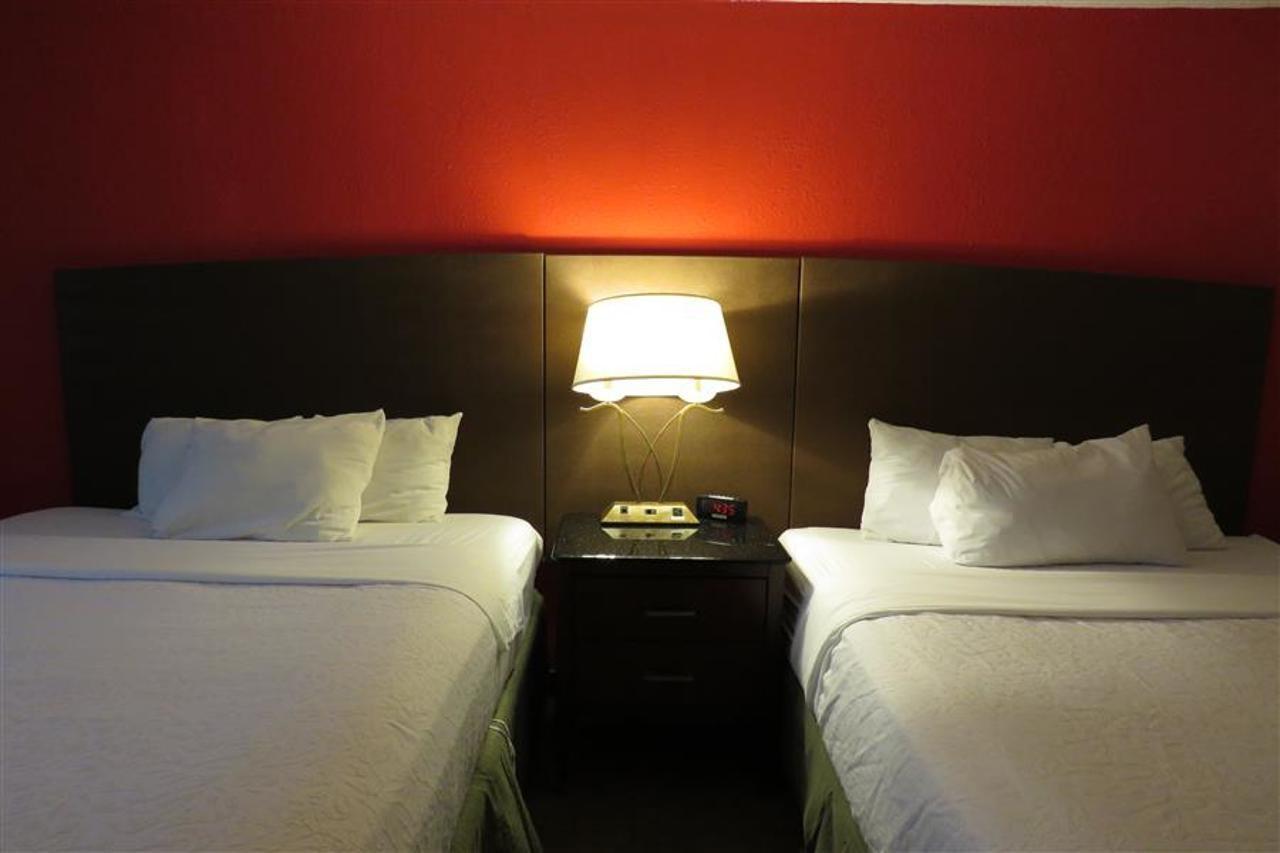 Baymont By Wyndham Ferndale/Royal Oak Hotel Eksteriør billede