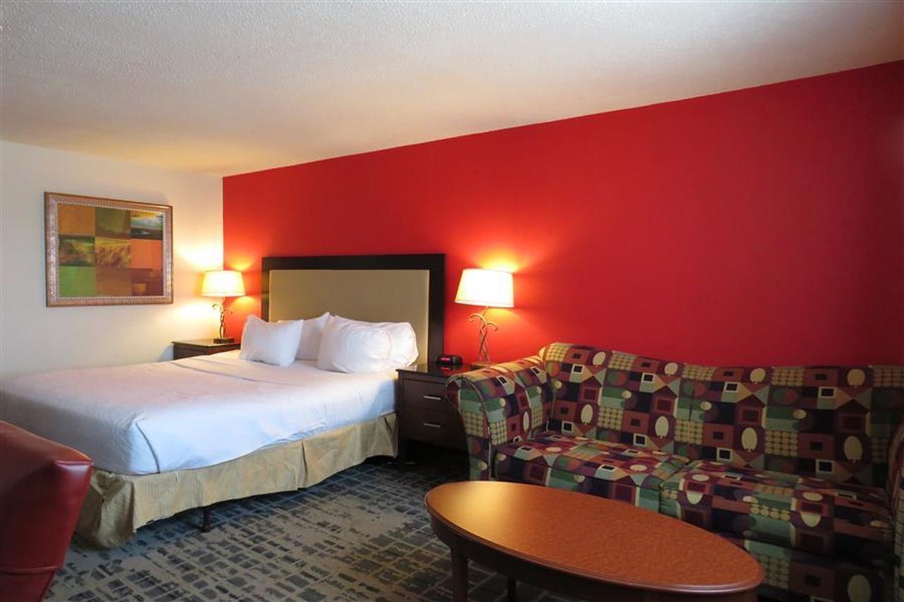 Baymont By Wyndham Ferndale/Royal Oak Hotel Eksteriør billede