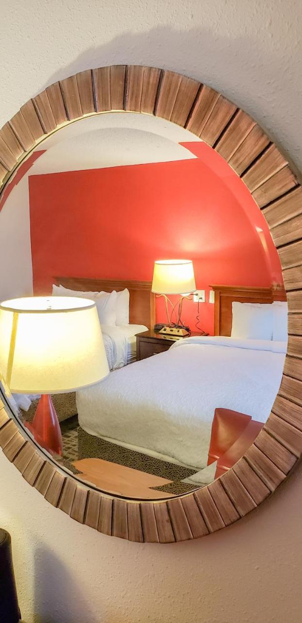 Baymont By Wyndham Ferndale/Royal Oak Hotel Eksteriør billede