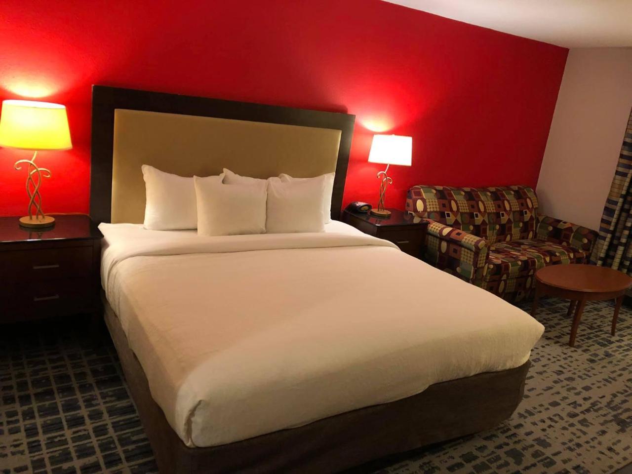 Baymont By Wyndham Ferndale/Royal Oak Hotel Eksteriør billede